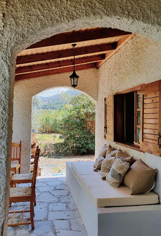 Villa Al-Ari Diakopto Bagian luar foto